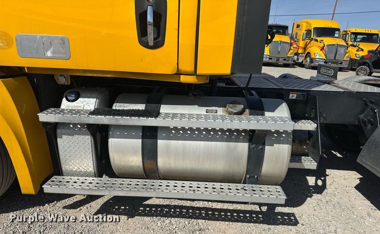 image for item EK0575 2021 Freightliner Cascadia 126 semi truck