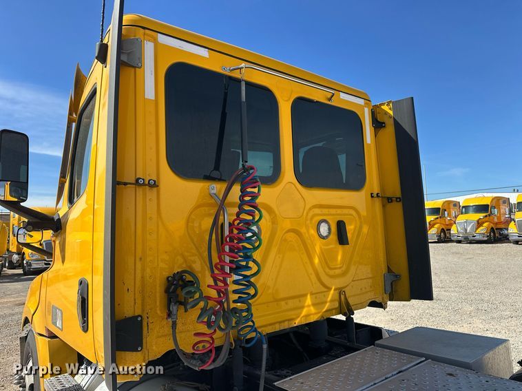 image for item EK0575 2021 Freightliner Cascadia 126 semi truck