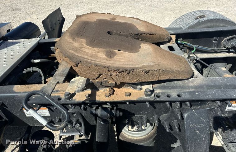 image for item EK0575 2021 Freightliner Cascadia 126 semi truck