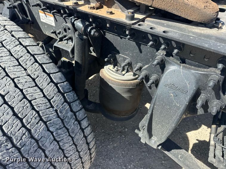 image for item EK0575 2021 Freightliner Cascadia 126 semi truck