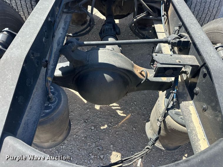 image for item EK0575 2021 Freightliner Cascadia 126 semi truck