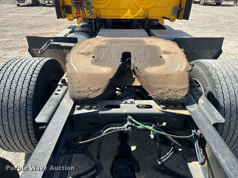 image for item EK0575 2021 Freightliner Cascadia 126 semi truck