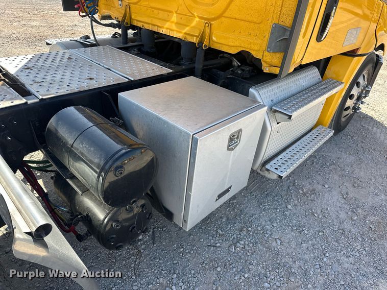 image for item EK0575 2021 Freightliner Cascadia 126 semi truck