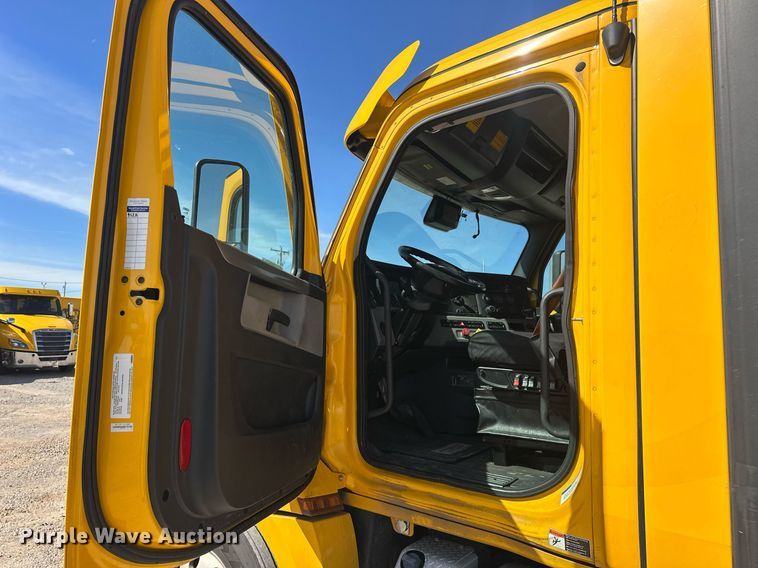 image for item EK0575 2021 Freightliner Cascadia 126 semi truck