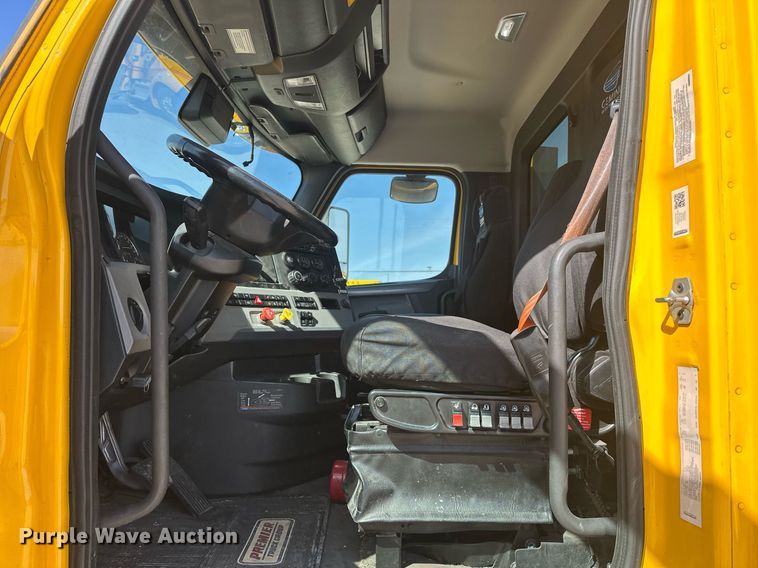 image for item EK0575 2021 Freightliner Cascadia 126 semi truck