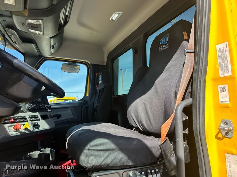 image for item EK0575 2021 Freightliner Cascadia 126 semi truck