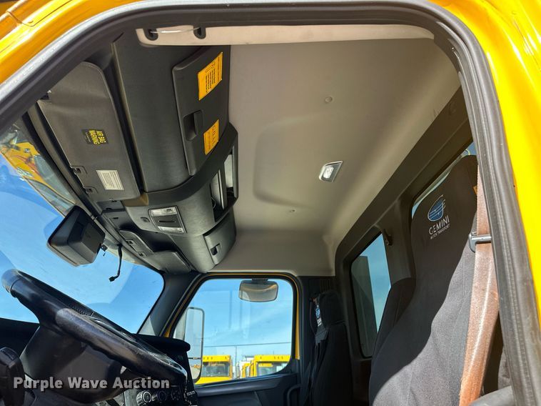 image for item EK0575 2021 Freightliner Cascadia 126 semi truck