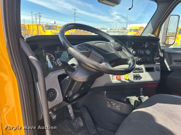 image for item EK0575 2021 Freightliner Cascadia 126 semi truck