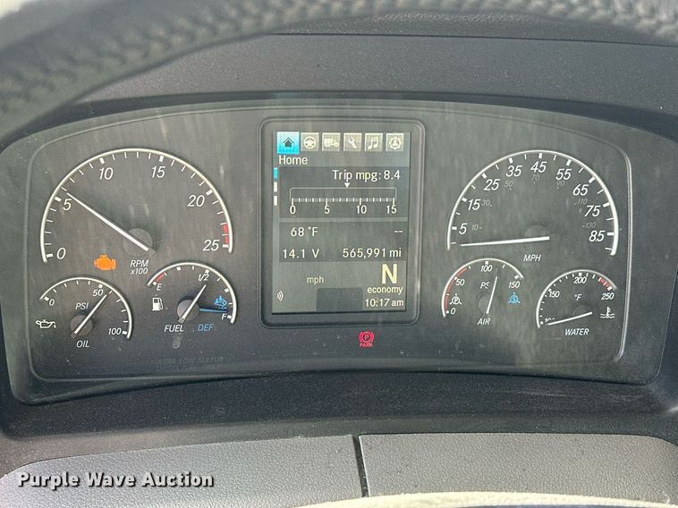 image for item EK0575 2021 Freightliner Cascadia 126 semi truck