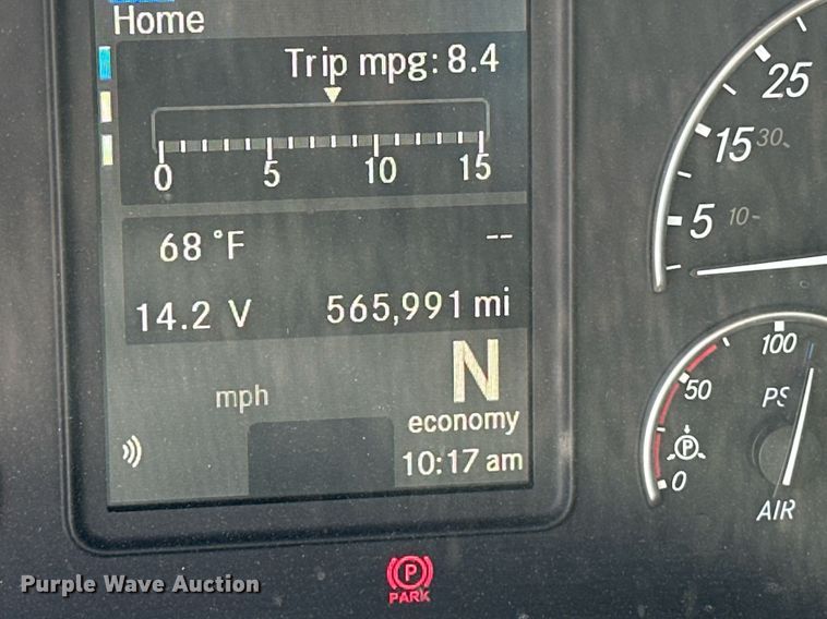 image for item EK0575 2021 Freightliner Cascadia 126 semi truck