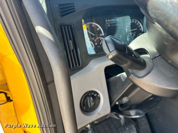 image for item EK0575 2021 Freightliner Cascadia 126 semi truck