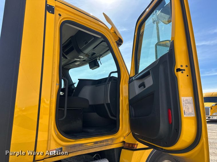 image for item EK0575 2021 Freightliner Cascadia 126 semi truck