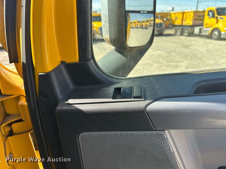 image for item EK0575 2021 Freightliner Cascadia 126 semi truck