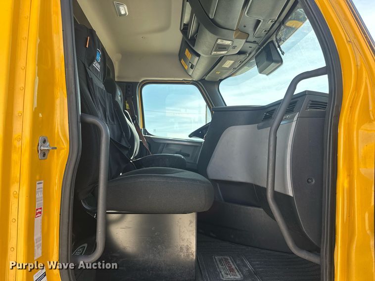 image for item EK0575 2021 Freightliner Cascadia 126 semi truck