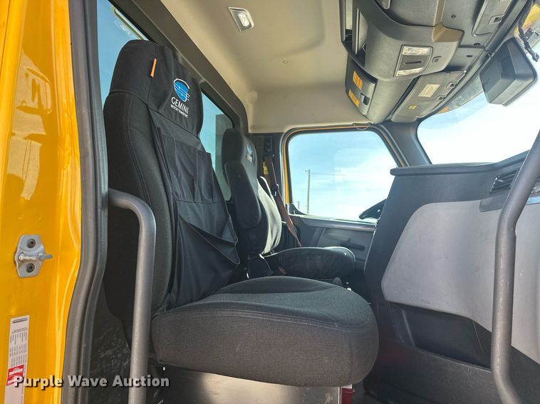 image for item EK0575 2021 Freightliner Cascadia 126 semi truck