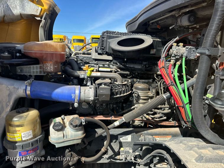 image for item EK0575 2021 Freightliner Cascadia 126 semi truck