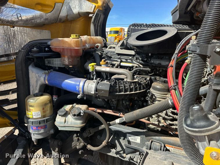 image for item EK0575 2021 Freightliner Cascadia 126 semi truck