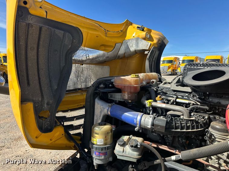 image for item EK0575 2021 Freightliner Cascadia 126 semi truck