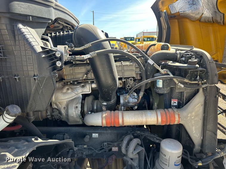 image for item EK0575 2021 Freightliner Cascadia 126 semi truck