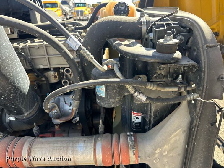 image for item EK0575 2021 Freightliner Cascadia 126 semi truck