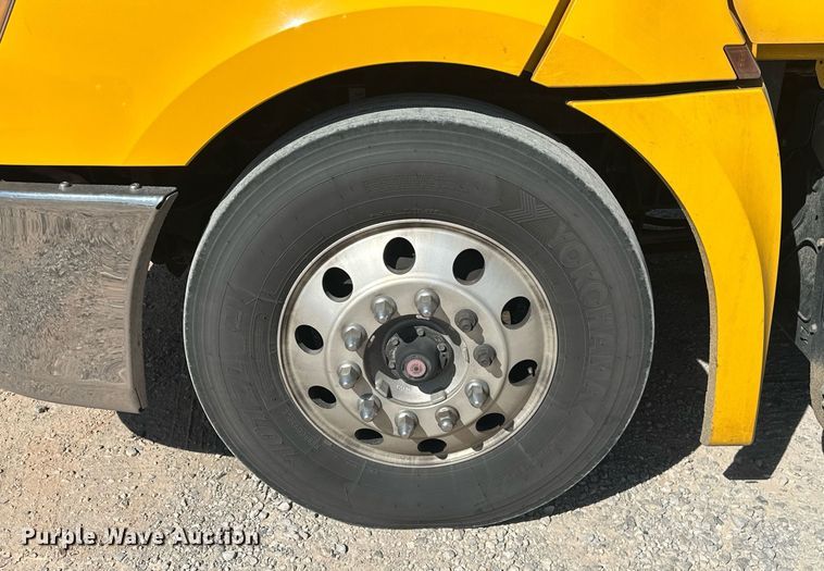 image for item EK0575 2021 Freightliner Cascadia 126 semi truck