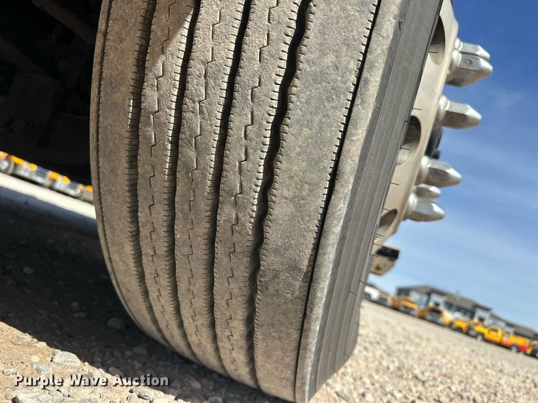 image for item EK0575 2021 Freightliner Cascadia 126 semi truck