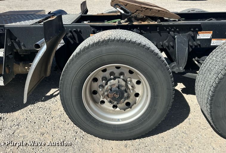 image for item EK0575 2021 Freightliner Cascadia 126 semi truck