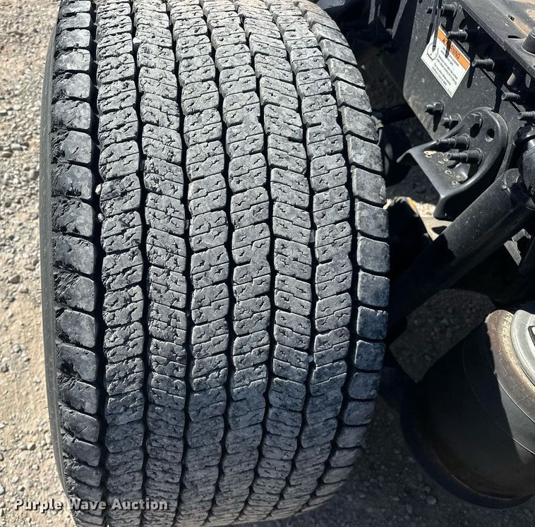 image for item EK0575 2021 Freightliner Cascadia 126 semi truck