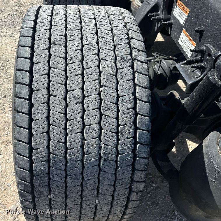 image for item EK0575 2021 Freightliner Cascadia 126 semi truck