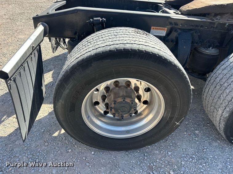 image for item EK0575 2021 Freightliner Cascadia 126 semi truck