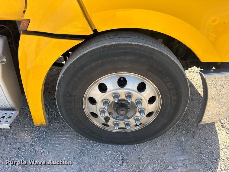 image for item EK0575 2021 Freightliner Cascadia 126 semi truck