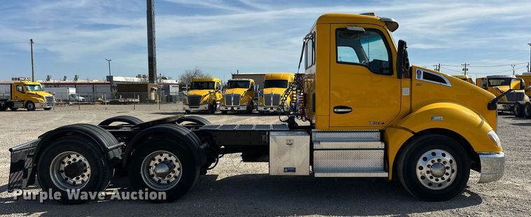 image for item EK0576 2020 Kenworth T680 semi truck