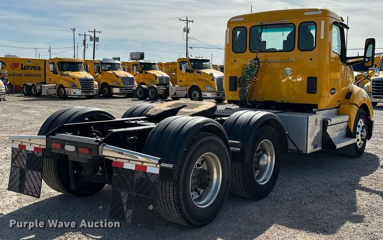 image for item EK0576 2020 Kenworth T680 semi truck