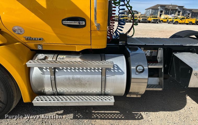 image for item EK0576 2020 Kenworth T680 semi truck