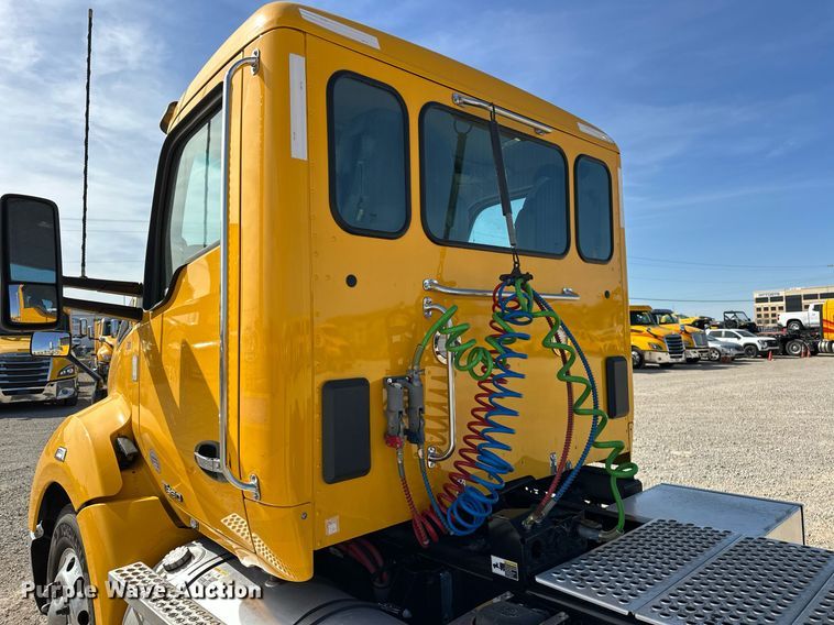 image for item EK0576 2020 Kenworth T680 semi truck