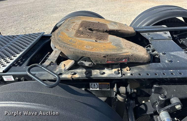 image for item EK0576 2020 Kenworth T680 semi truck