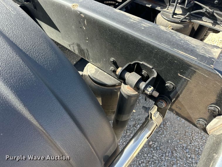 image for item EK0576 2020 Kenworth T680 semi truck