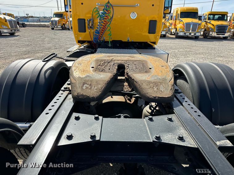 image for item EK0576 2020 Kenworth T680 semi truck