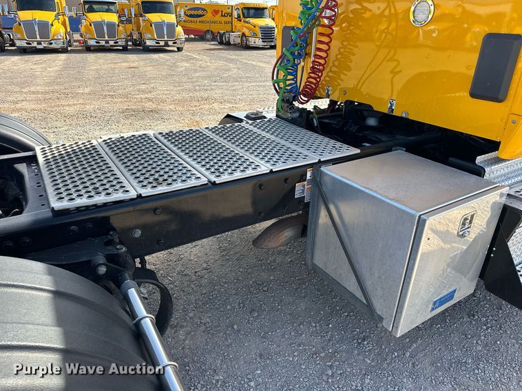 image for item EK0576 2020 Kenworth T680 semi truck