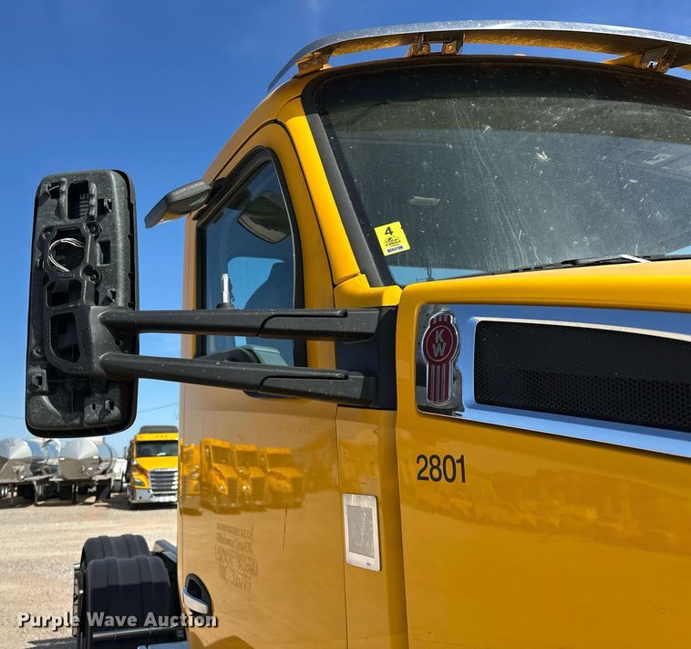 image for item EK0576 2020 Kenworth T680 semi truck