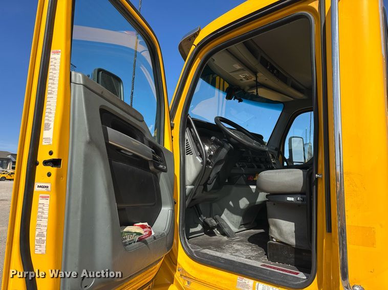 image for item EK0576 2020 Kenworth T680 semi truck