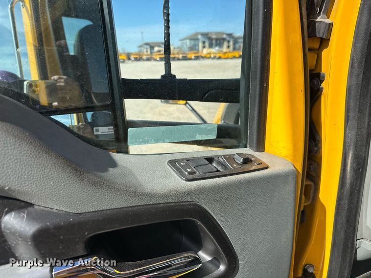 image for item EK0576 2020 Kenworth T680 semi truck