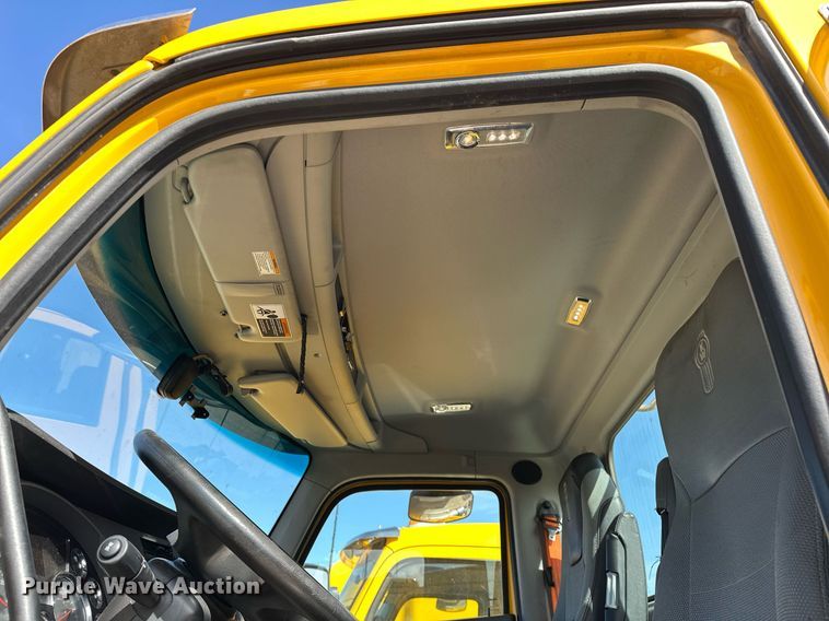 image for item EK0576 2020 Kenworth T680 semi truck