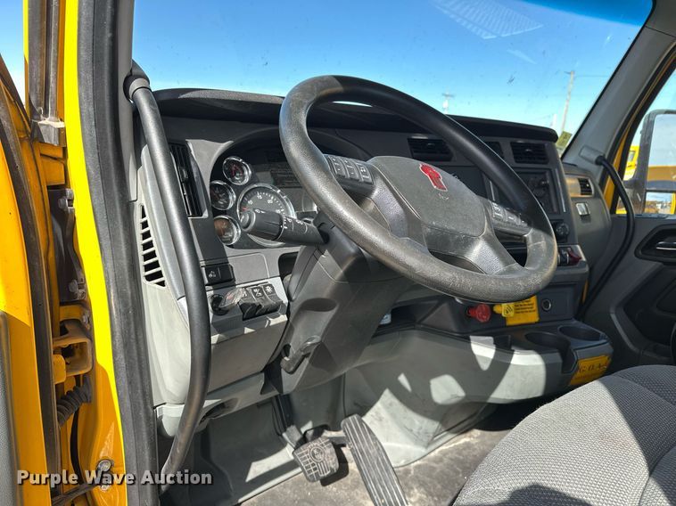 image for item EK0576 2020 Kenworth T680 semi truck