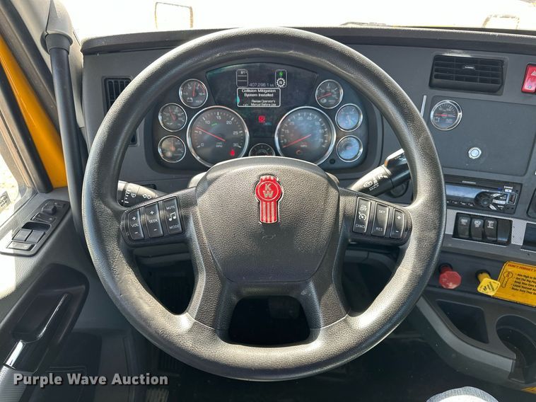 image for item EK0576 2020 Kenworth T680 semi truck