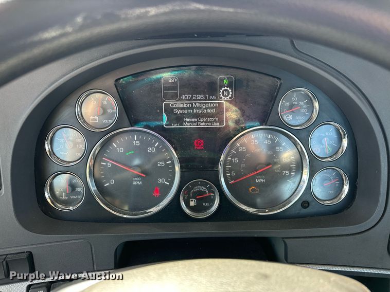 image for item EK0576 2020 Kenworth T680 semi truck