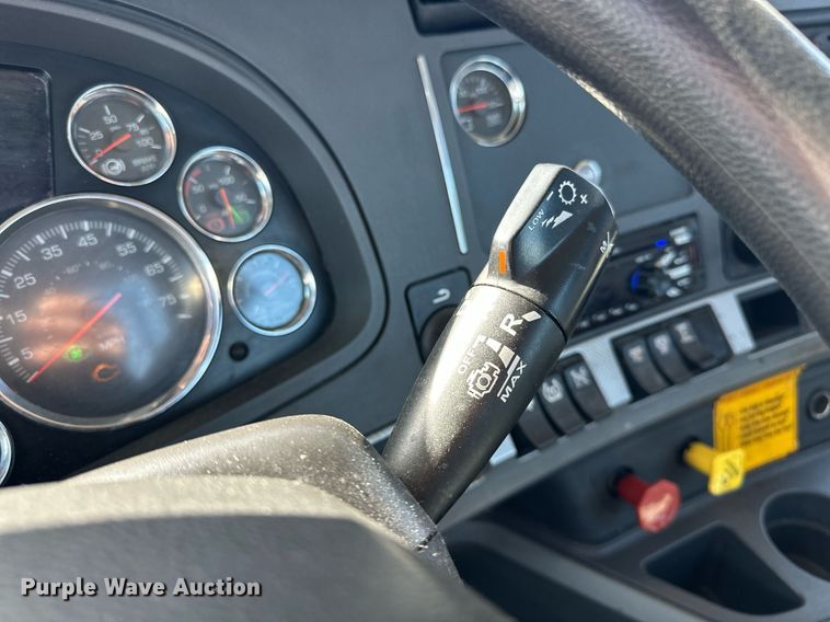 image for item EK0576 2020 Kenworth T680 semi truck