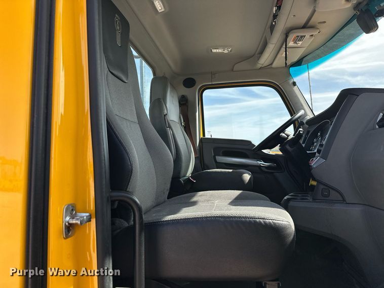 image for item EK0576 2020 Kenworth T680 semi truck