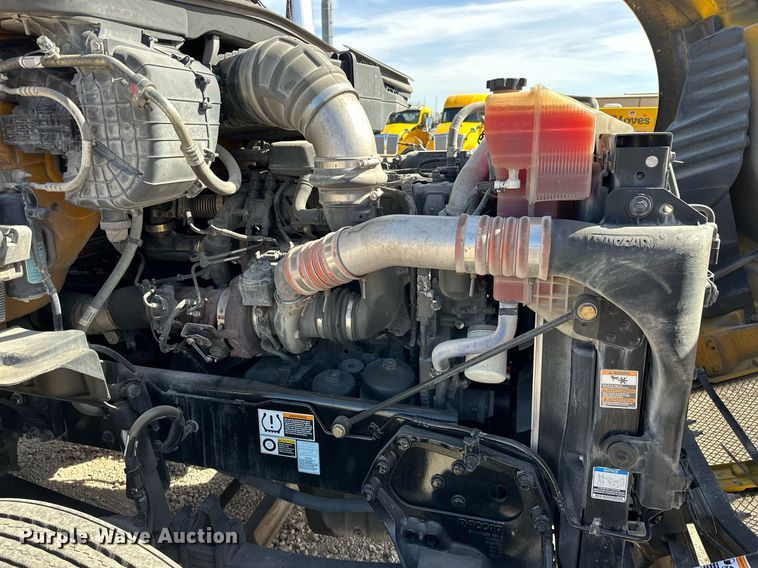 image for item EK0576 2020 Kenworth T680 semi truck