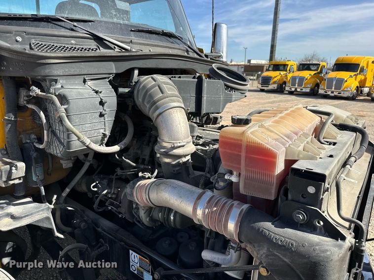 image for item EK0576 2020 Kenworth T680 semi truck